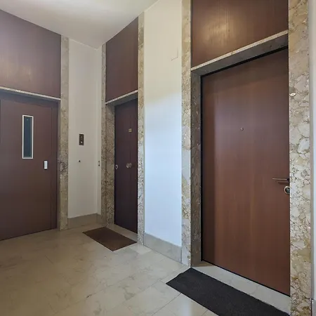 Big House-private Parking-12